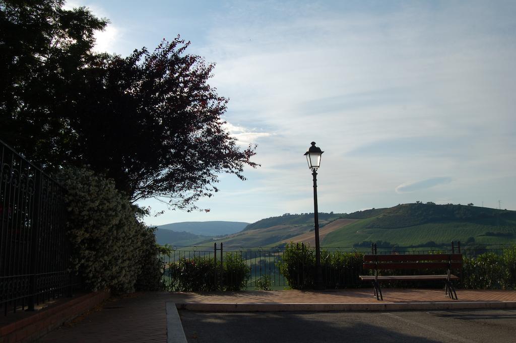 Palazzo Bonfranceschi Bed & Breakfast Belforte del Chienti Exterior photo