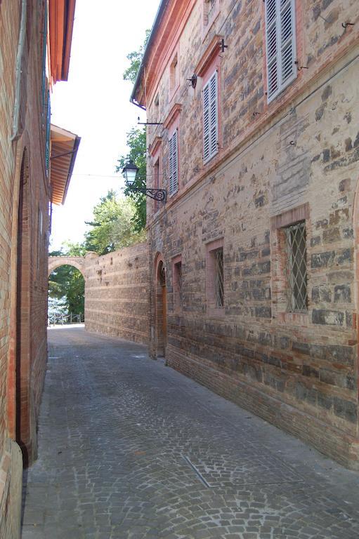 Palazzo Bonfranceschi Bed & Breakfast Belforte del Chienti Exterior photo