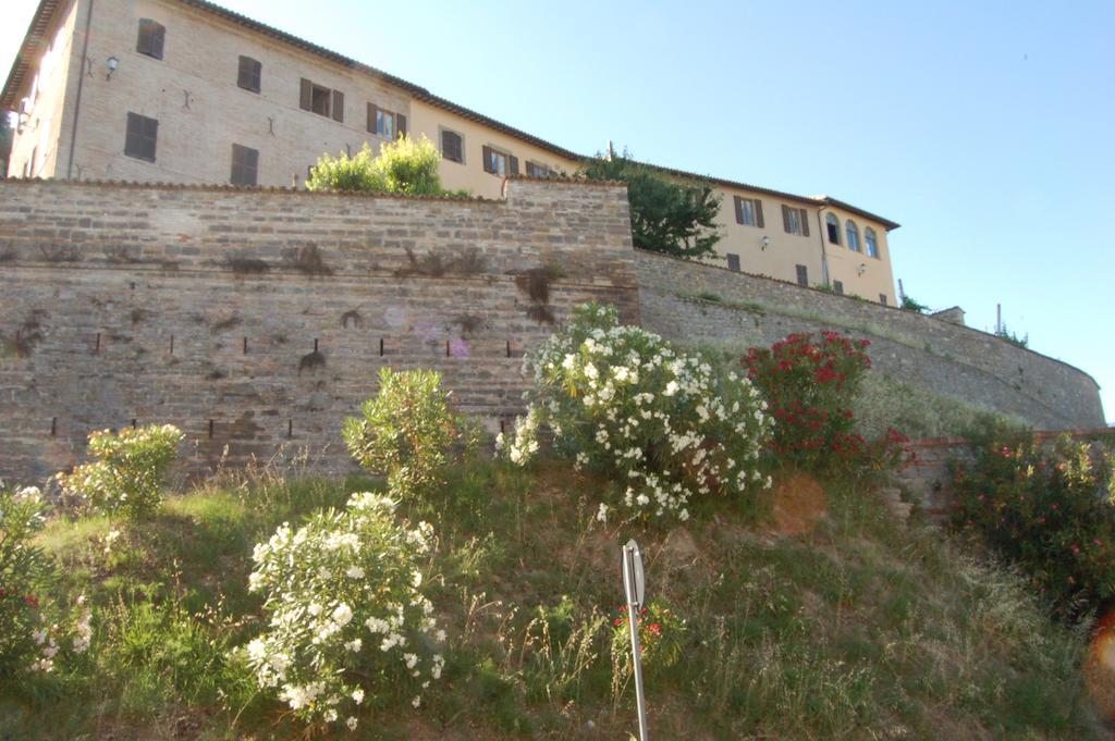 Palazzo Bonfranceschi Bed & Breakfast Belforte del Chienti Exterior photo