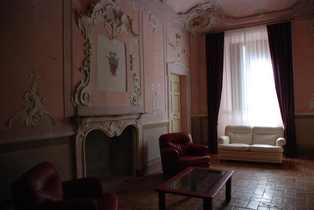 Palazzo Bonfranceschi Bed & Breakfast Belforte del Chienti Exterior photo