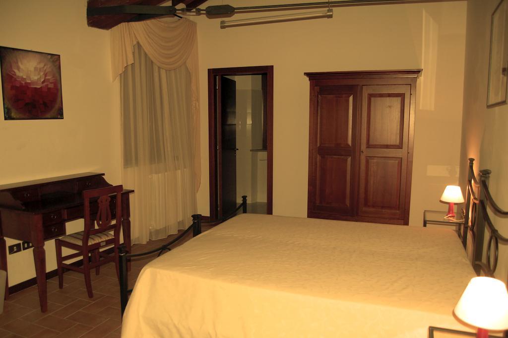 Palazzo Bonfranceschi Bed & Breakfast Belforte del Chienti Room photo