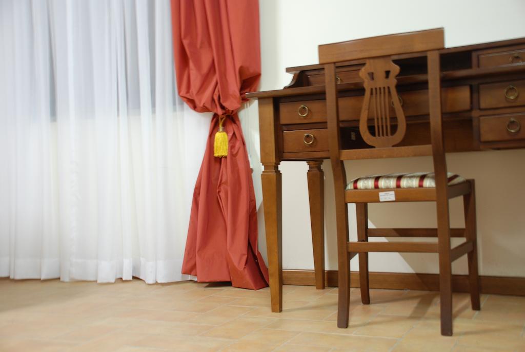 Palazzo Bonfranceschi Bed & Breakfast Belforte del Chienti Room photo