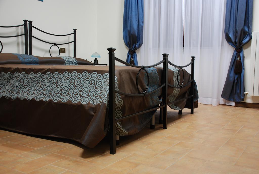 Palazzo Bonfranceschi Bed & Breakfast Belforte del Chienti Room photo